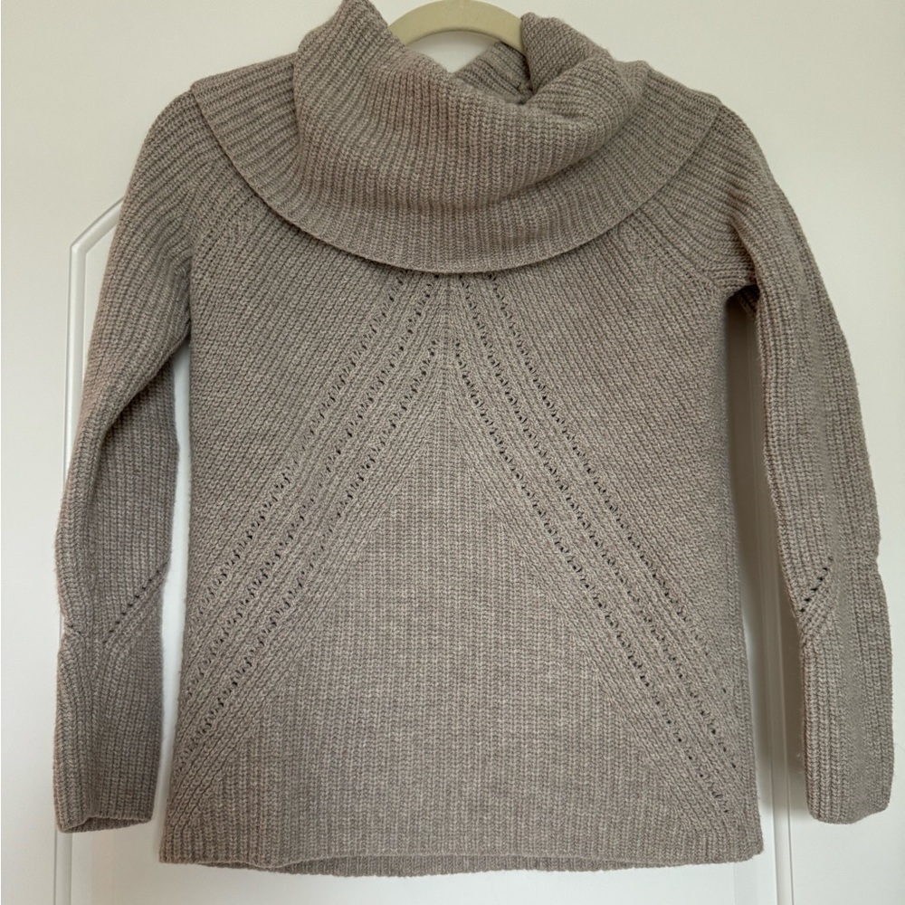 Beige Ann Taylor petite sweater size small!